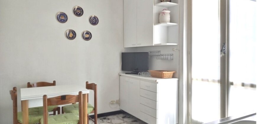 RIF. 199 B -BORGHETTO SANTO SPIRITO TRILOCALE VISTA MARE A POCHI PASSI DALLA SPIAGGIA € 215000