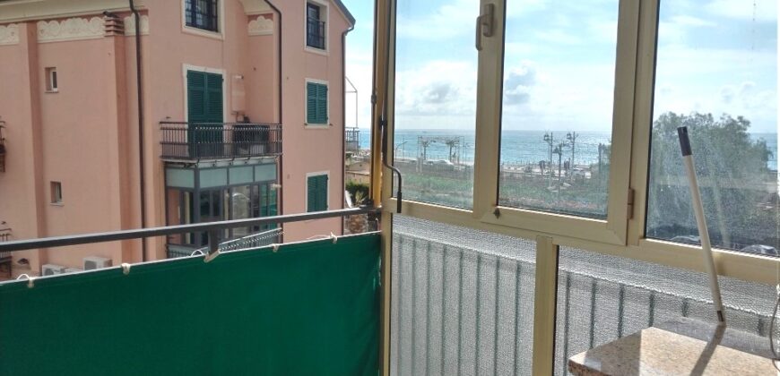RIF. 199 B -BORGHETTO SANTO SPIRITO TRILOCALE VISTA MARE A POCHI PASSI DALLA SPIAGGIA € 215000