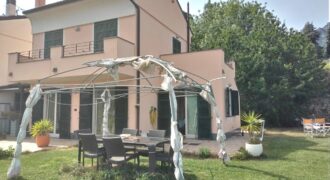 RIF. 204 B – TOIRANO VILLA CON GIARDINO , TAVERNA E BOX DOPPIO. IDEALE PRIMA CASA € 390000