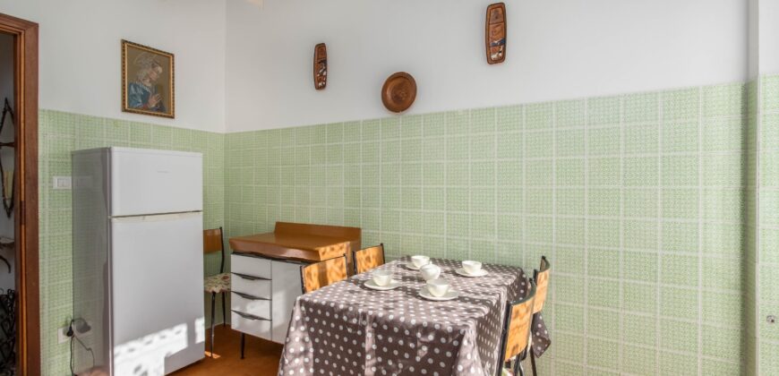 RIF. 256 B – BORGHETTO S.S. A 150 MT DAL MARE TRILOCALE IN OTTIME CONDIZIONI CON DUE BALCONI € 190000