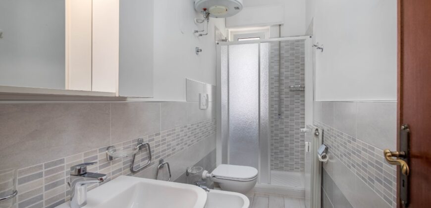 RIF. 256 B – BORGHETTO S.S. A 150 MT DAL MARE TRILOCALE IN OTTIME CONDIZIONI CON DUE BALCONI € 190000
