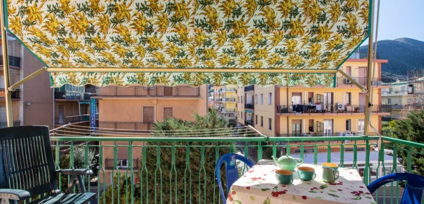 RIF. 256 B – BORGHETTO S.S. A 150 MT DAL MARE TRILOCALE IN OTTIME CONDIZIONI CON DUE BALCONI € 190000