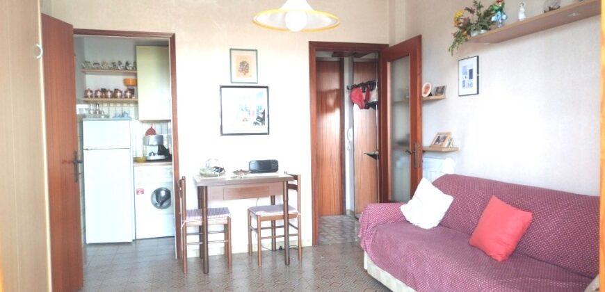 RIF. 257 B – BORGHETTO S.S. MONOLOCALE CON BALCONE E POSTO AUTO RECINTATO € 108000