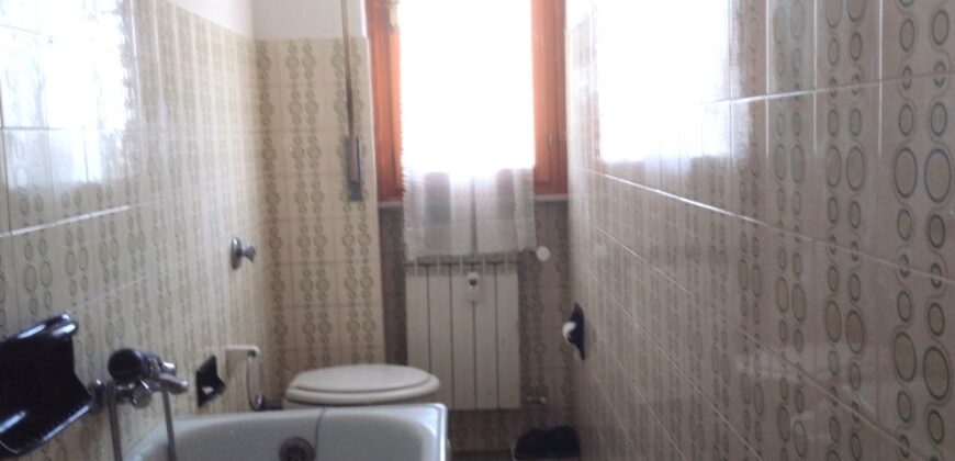 RIF. 257 B – BORGHETTO S.S. MONOLOCALE CON BALCONE E POSTO AUTO RECINTATO € 108000