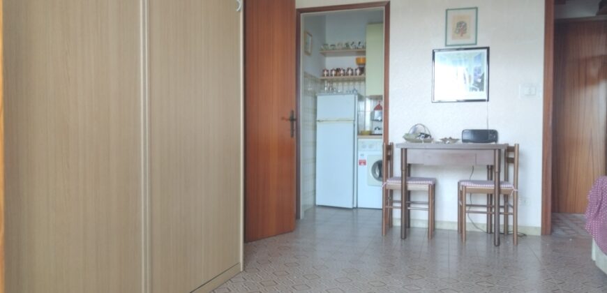 RIF. 257 B – BORGHETTO S.S. MONOLOCALE CON BALCONE E POSTO AUTO RECINTATO € 108000