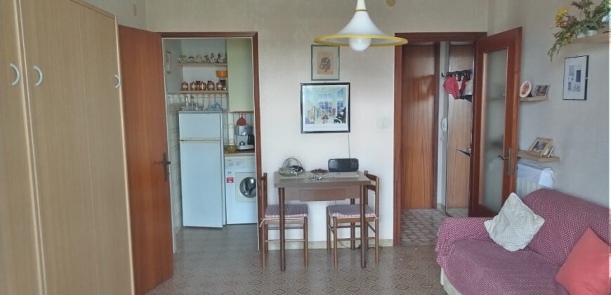 RIF. 257 B – BORGHETTO S.S. MONOLOCALE CON BALCONE E POSTO AUTO RECINTATO € 108000