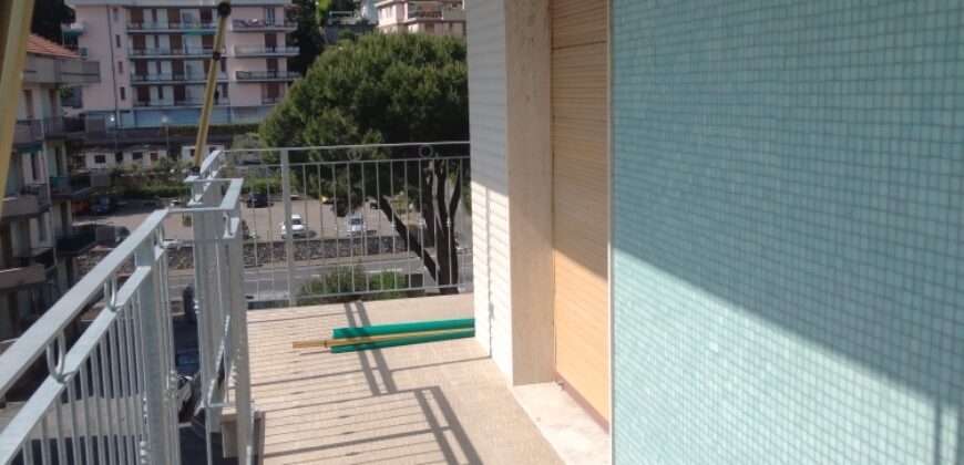 RIF. 257 B – BORGHETTO S.S. MONOLOCALE CON BALCONE E POSTO AUTO RECINTATO € 108000