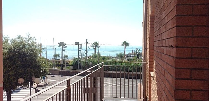 RIF. 259 B – BORGHETTO S.S. MONOLOCALE FRONTE MARE CONFINE LOANO € 120000