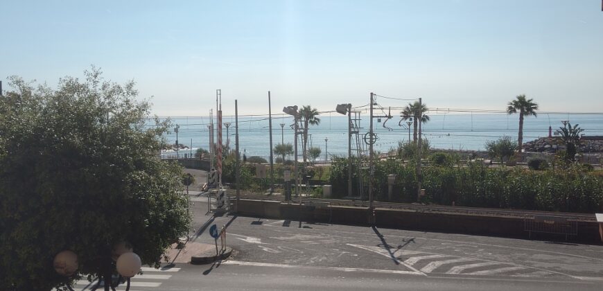 RIF. 259 B – BORGHETTO S.S. MONOLOCALE FRONTE MARE CONFINE LOANO € 120000