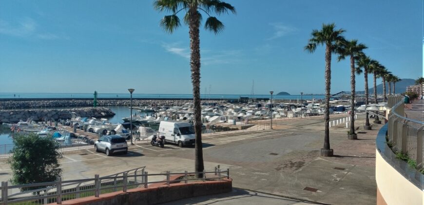 RIF. 259 B – BORGHETTO S.S. MONOLOCALE FRONTE MARE CONFINE LOANO € 120000
