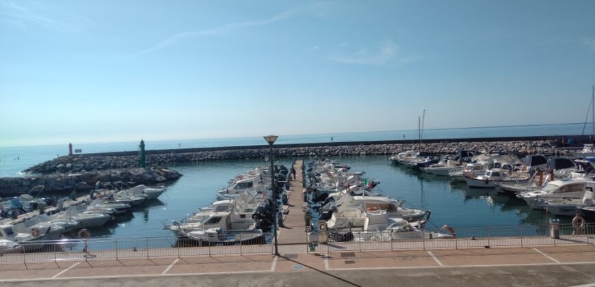 RIF. 259 B – BORGHETTO S.S. MONOLOCALE FRONTE MARE CONFINE LOANO € 120000