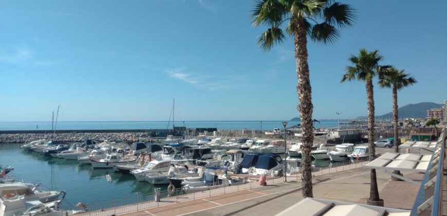 RIF. 259 B – BORGHETTO S.S. MONOLOCALE FRONTE MARE CONFINE LOANO € 120000