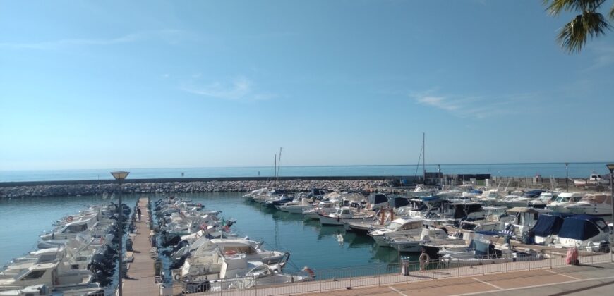 RIF. 259 B – BORGHETTO S.S. MONOLOCALE FRONTE MARE CONFINE LOANO € 120000