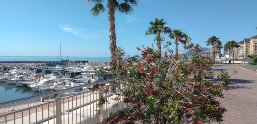 RIF. 259 B – BORGHETTO S.S. MONOLOCALE FRONTE MARE CONFINE LOANO € 120000