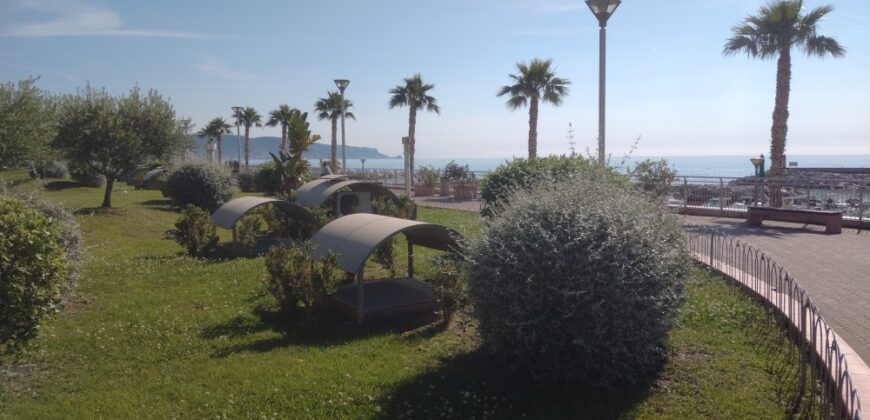 RIF. 259 B – BORGHETTO S.S. MONOLOCALE FRONTE MARE CONFINE LOANO € 120000