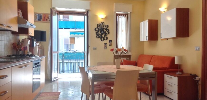 RIF. 264 B – BORGHETTO SANTO SPIRITO BILOCALE CENTRALISSIMO RISTRUTTURATO E ARREDATO € 185000