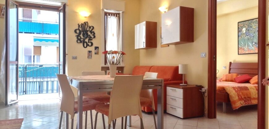 RIF. 264 B – BORGHETTO SANTO SPIRITO BILOCALE CENTRALISSIMO RISTRUTTURATO E ARREDATO € 185000