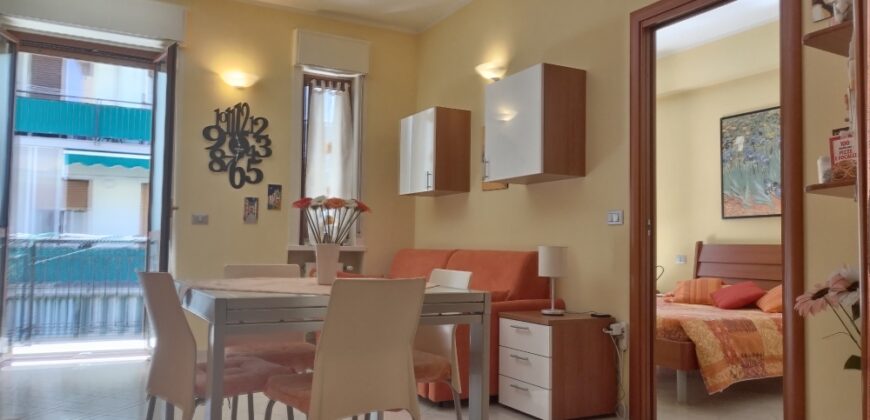 RIF. 264 B – BORGHETTO SANTO SPIRITO BILOCALE CENTRALISSIMO RISTRUTTURATO E ARREDATO € 185000