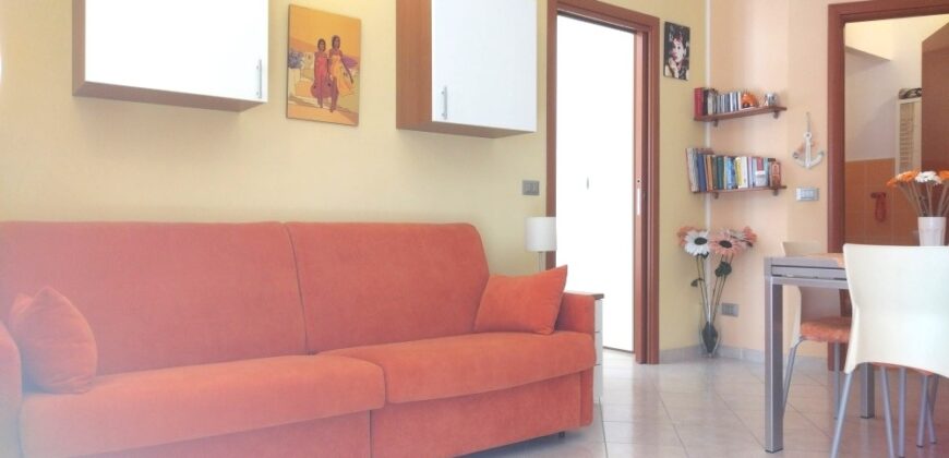 RIF. 264 B – BORGHETTO SANTO SPIRITO BILOCALE CENTRALISSIMO RISTRUTTURATO E ARREDATO € 185000