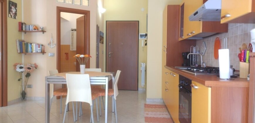 RIF. 264 B – BORGHETTO SANTO SPIRITO BILOCALE CENTRALISSIMO RISTRUTTURATO E ARREDATO € 185000