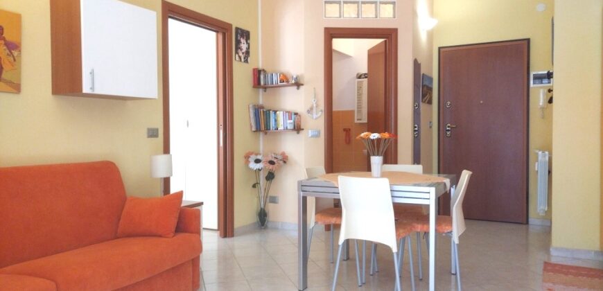 RIF. 264 B – BORGHETTO SANTO SPIRITO BILOCALE CENTRALISSIMO RISTRUTTURATO E ARREDATO € 185000