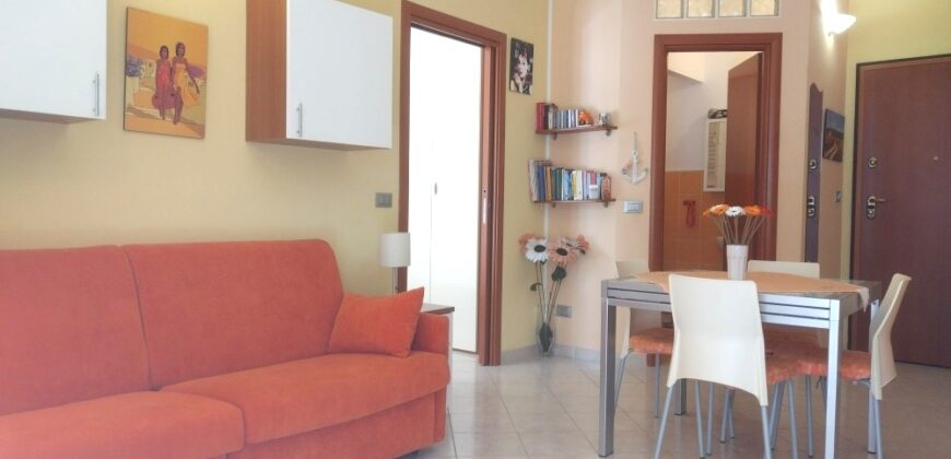 RIF. 264 B – BORGHETTO SANTO SPIRITO BILOCALE CENTRALISSIMO RISTRUTTURATO E ARREDATO € 185000