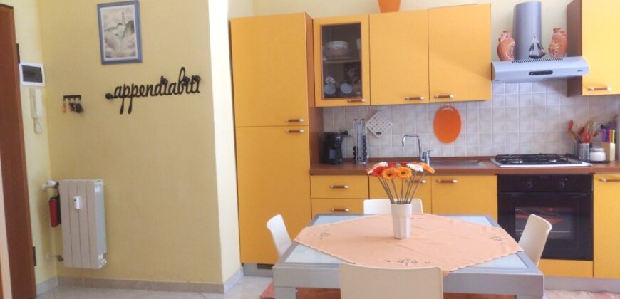 RIF. 264 B – BORGHETTO SANTO SPIRITO BILOCALE CENTRALISSIMO RISTRUTTURATO E ARREDATO € 185000
