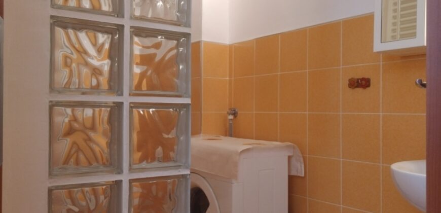 RIF. 264 B – BORGHETTO SANTO SPIRITO BILOCALE CENTRALISSIMO RISTRUTTURATO E ARREDATO € 185000