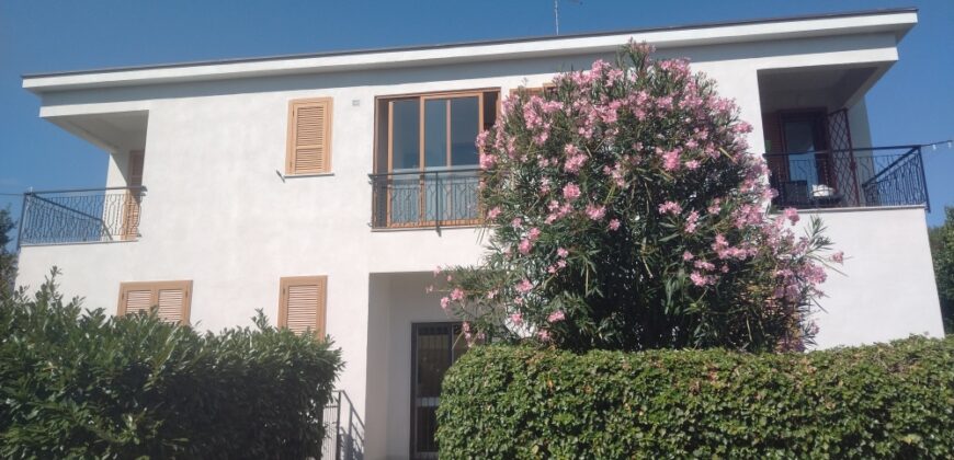 RIF. 270 B – BORGHETTO SANTO SPIRITO IN VILLA BILOCALE CON CANTINA E POSTO AUTO € 140000