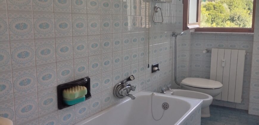 RIF. 270 B – BORGHETTO SANTO SPIRITO IN VILLA BILOCALE CON CANTINA E POSTO AUTO € 140000