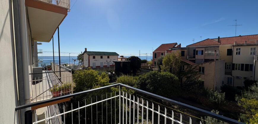 RIF. 277 B – BORGHETTO S.S. TRILOCALE CENTRALISSIMO VISTA MARE RISTRUTTURATO E ARREDATO A NUOVO € 280000