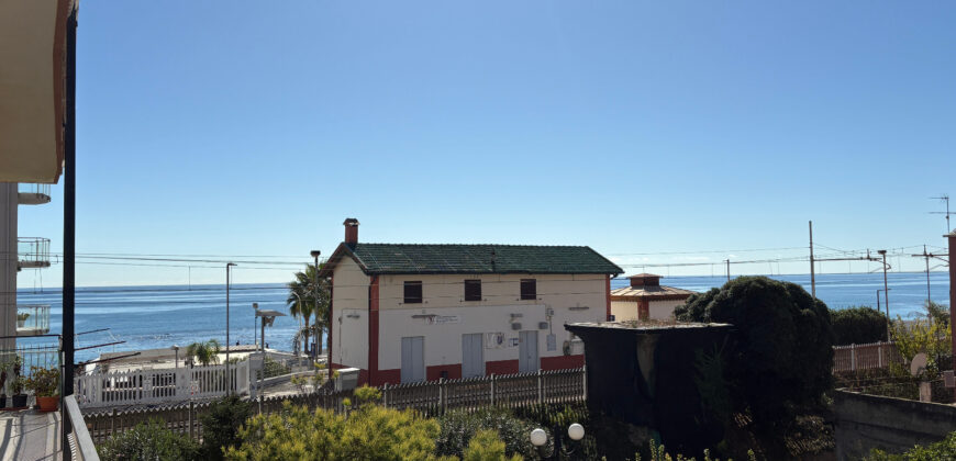RIF. 277 B – BORGHETTO S.S. TRILOCALE CENTRALISSIMO VISTA MARE RISTRUTTURATO E ARREDATO A NUOVO € 280000
