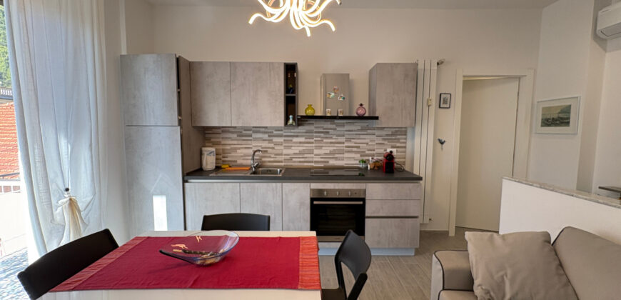 RIF. 277 B – BORGHETTO S.S. TRILOCALE CENTRALISSIMO VISTA MARE RISTRUTTURATO E ARREDATO A NUOVO € 280000
